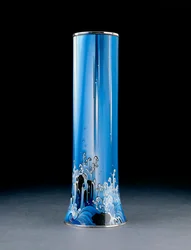 滝のある円筒花瓶、明治時代、1915年（七宝エナメル）